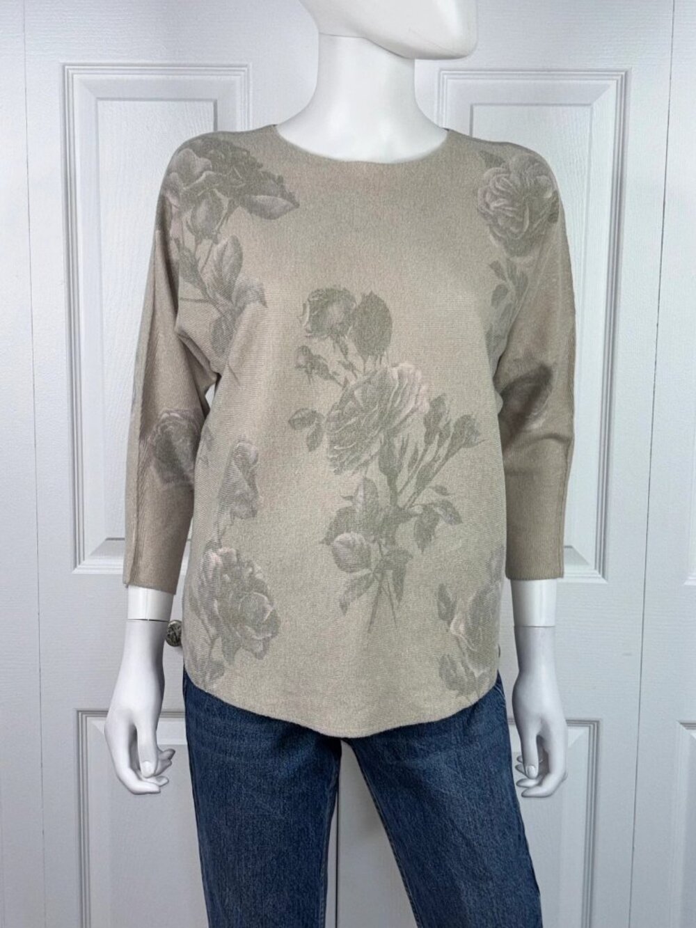 VILA MILANO women's floral knit sweater size Medium NEW!!